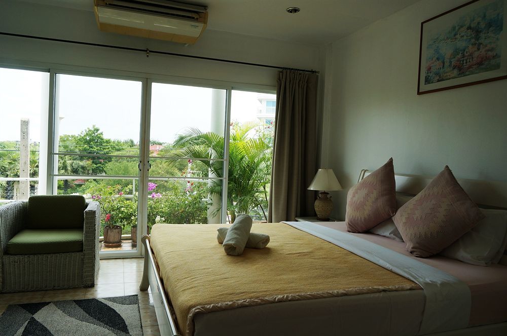 Corner Cafe Bed & Breakfast 华欣 外观 照片