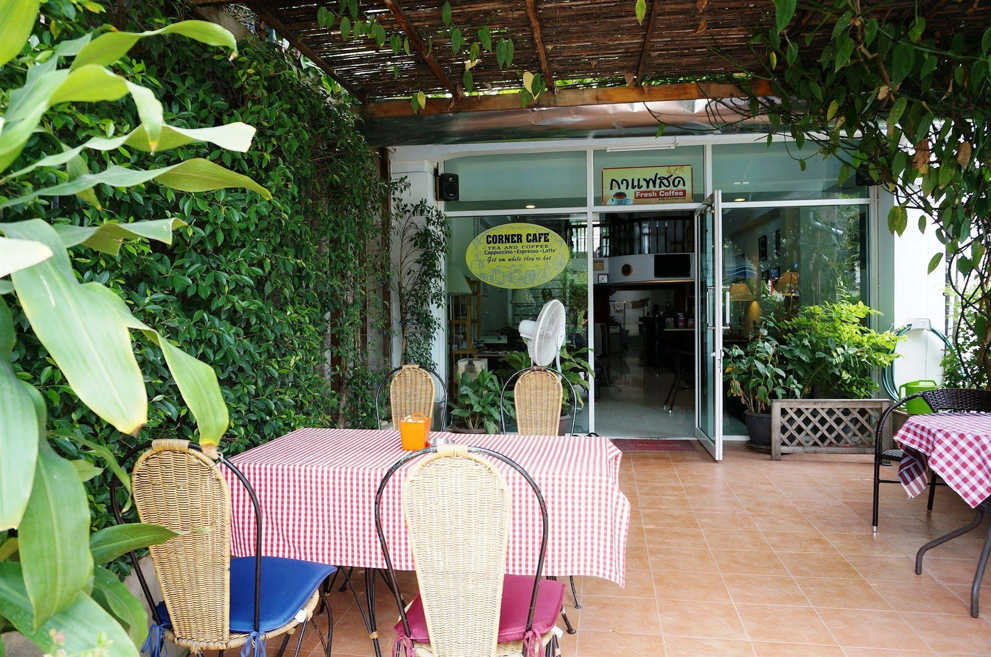 Corner Cafe Bed & Breakfast 华欣 外观 照片