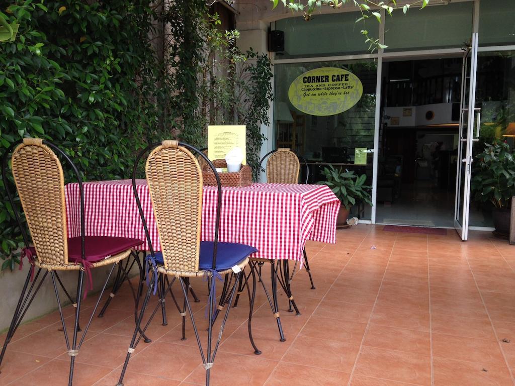 Corner Cafe Bed & Breakfast 华欣 外观 照片